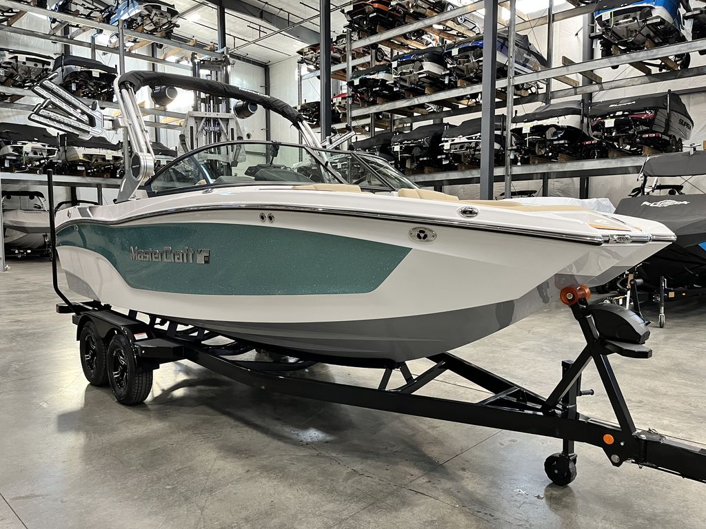 2024 MasterCraft XT22