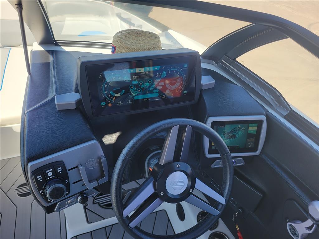 2019 Malibu 22MXZ Icon