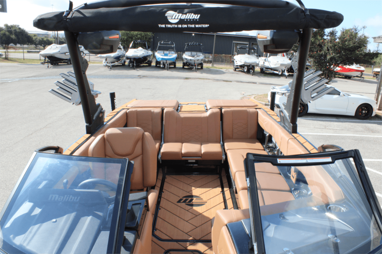 2025 Malibu 23 LSV