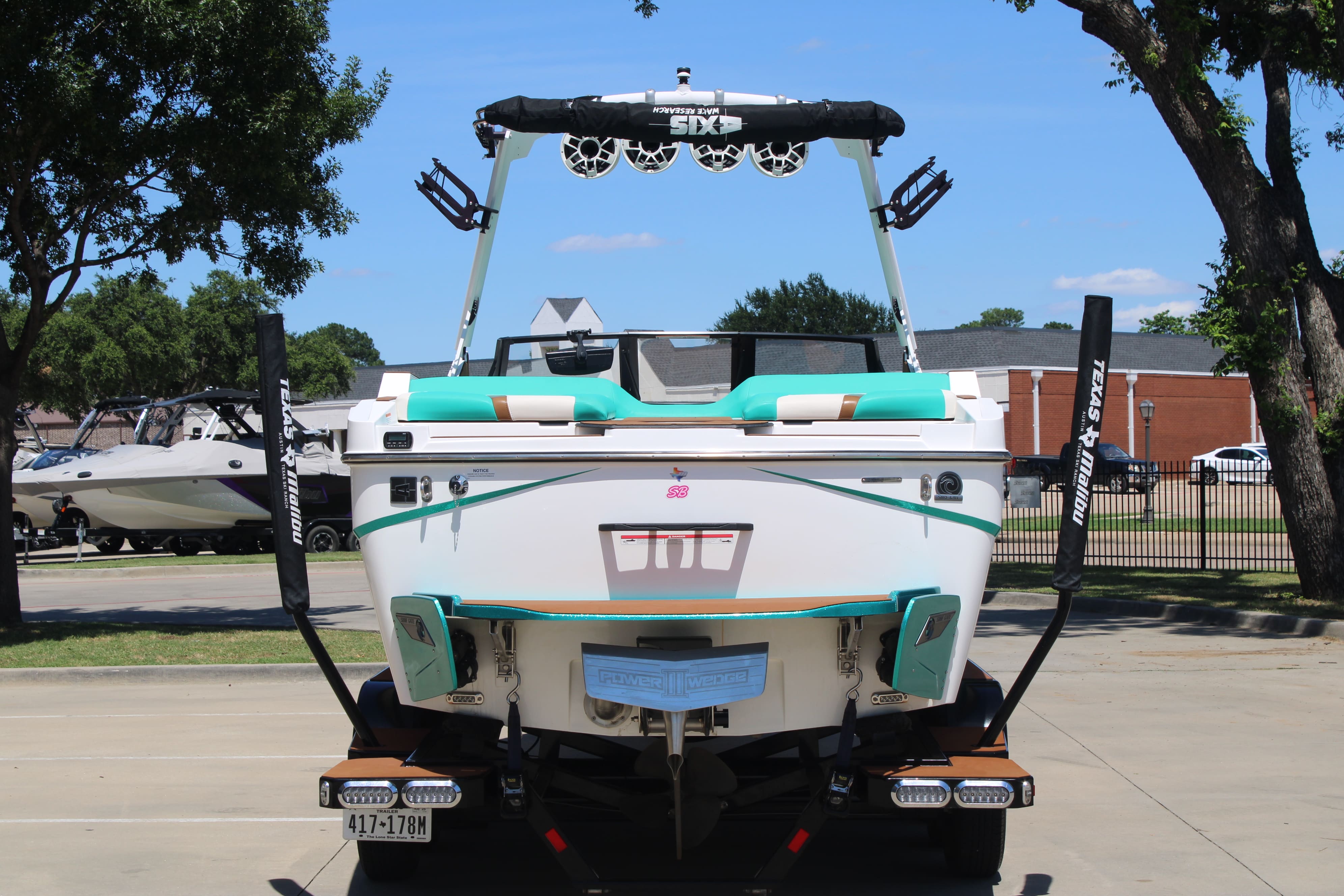2023 Axis T250