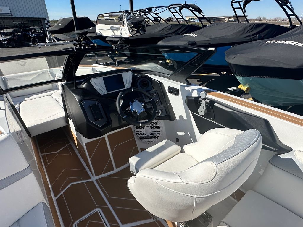 2024 Supreme Boats S240