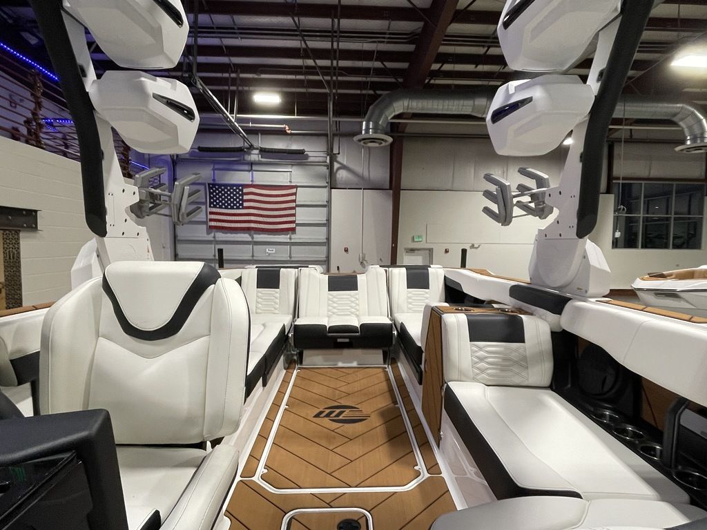 2025 Malibu Boats 26 LSV