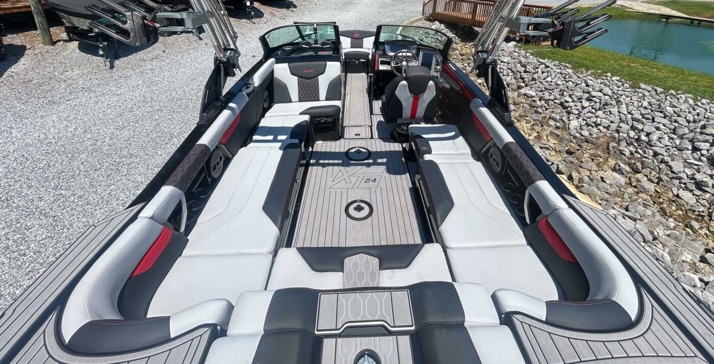 2023 MasterCraft XT24