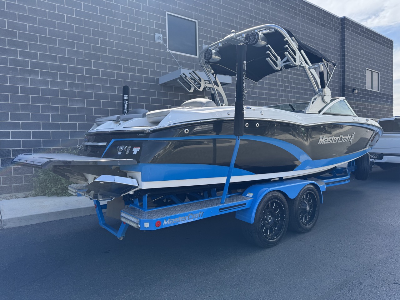 2017 Mastercraft X46 loaded with Big Motor