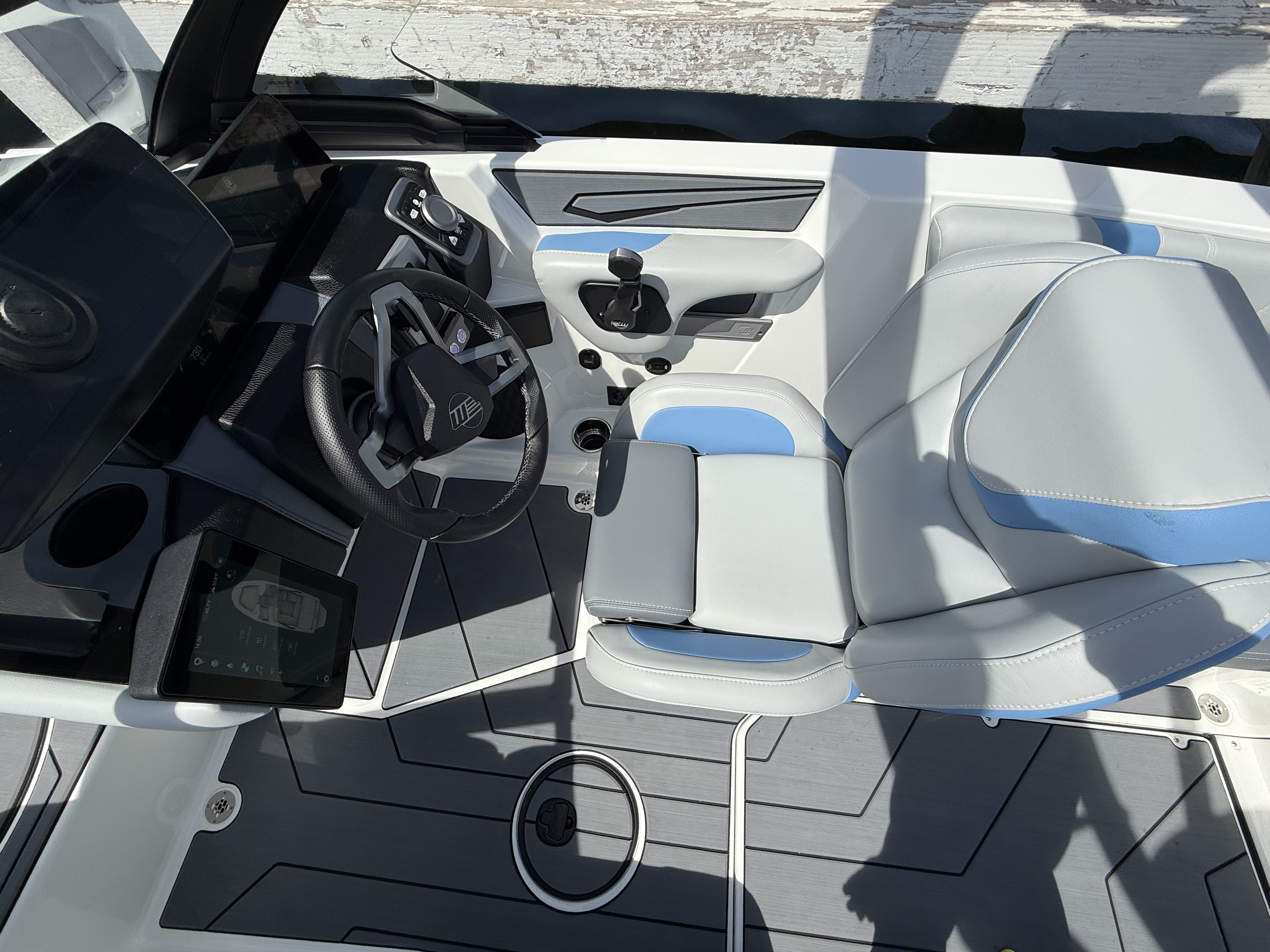 2025 Malibu 21 LX