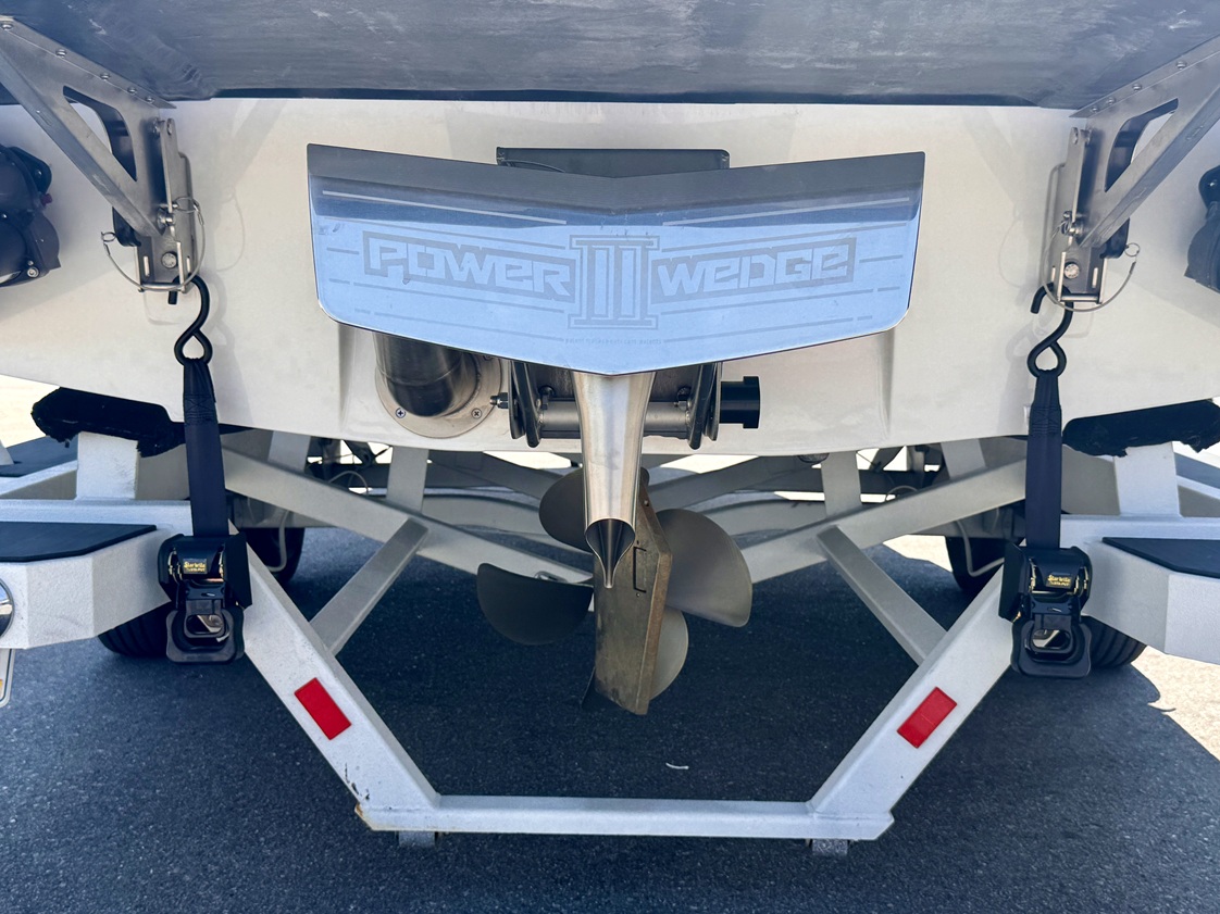 2020 Axis A24 - LIKE NEW - 80 HOURS - M6DI