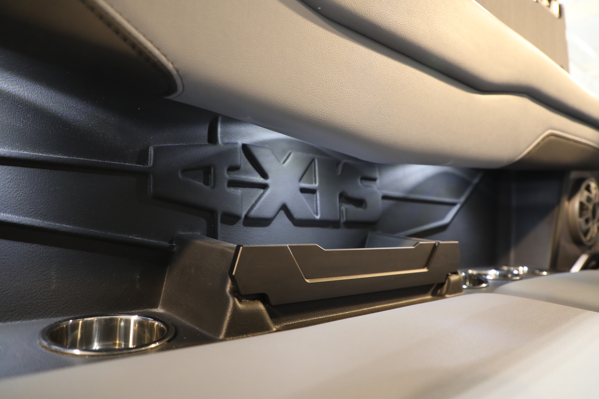 2023 Axis T220