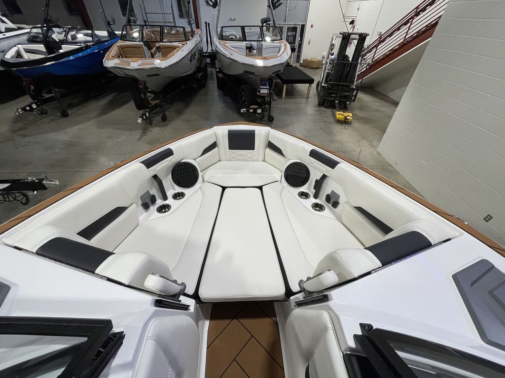 2025 Malibu Boats 26 LSV