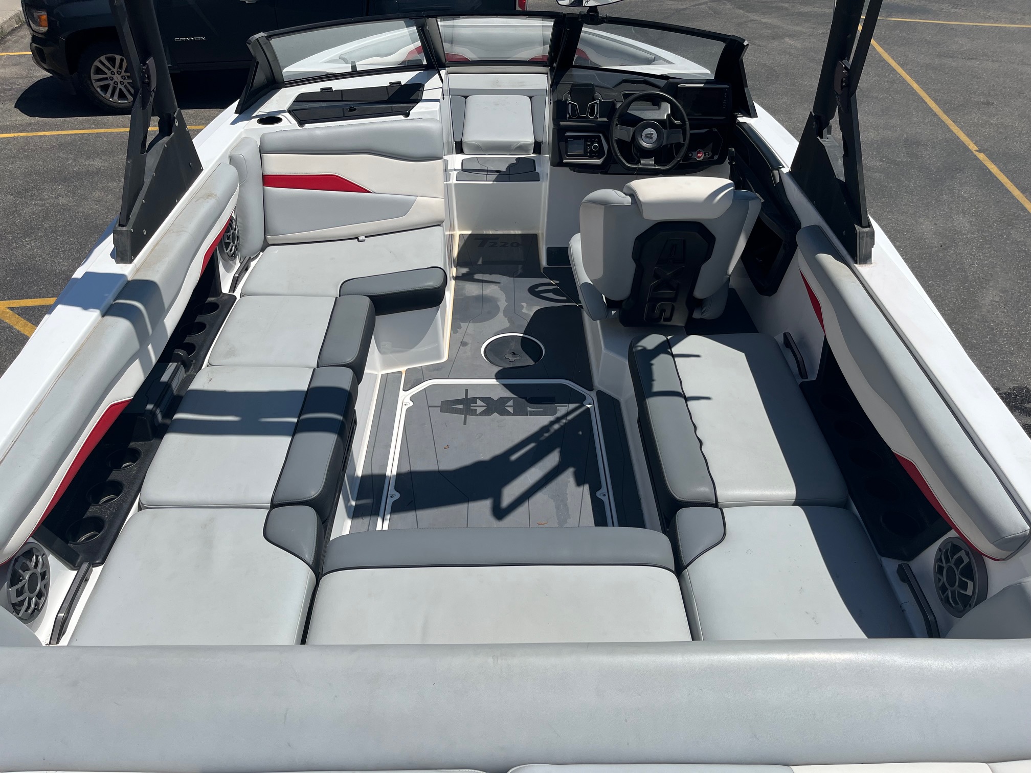 2022 Axis T220