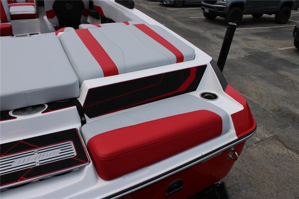 2023 Malibu 22 LSV