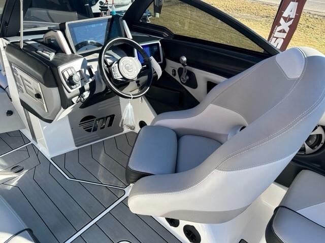 2017 Malibu M235 **Pending Deal**