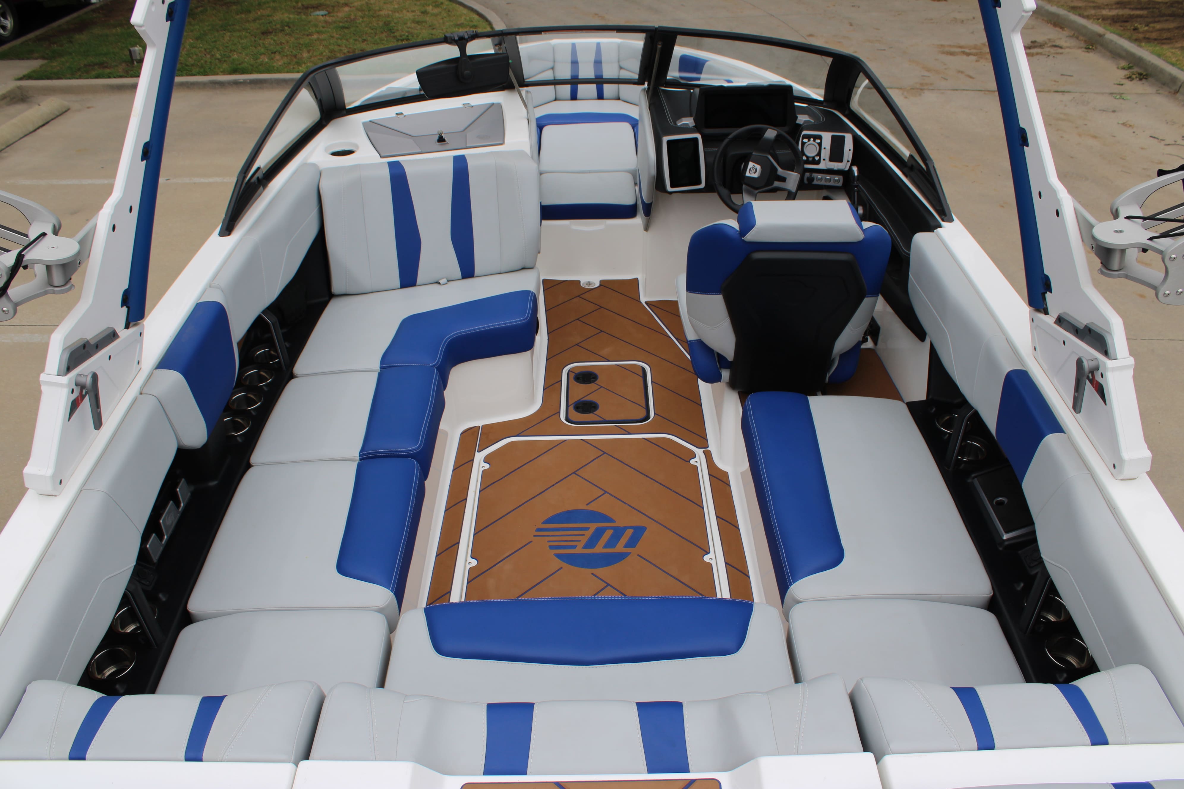 2023 Malibu 22 LSV