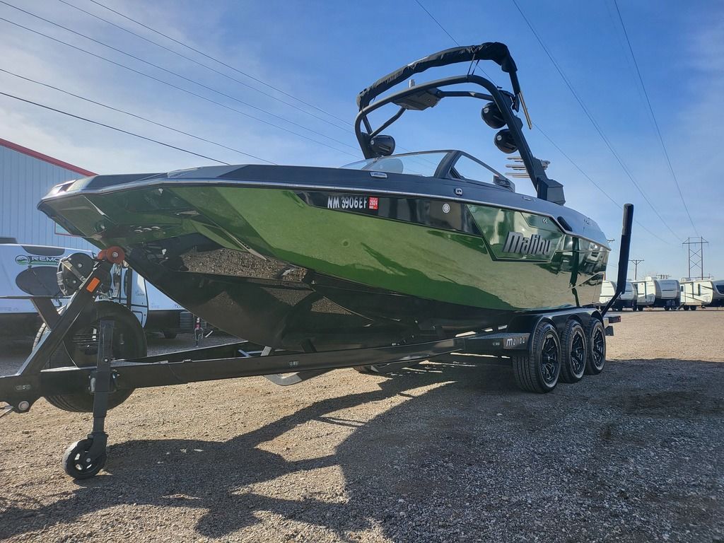 2022 Malibu Boats M240