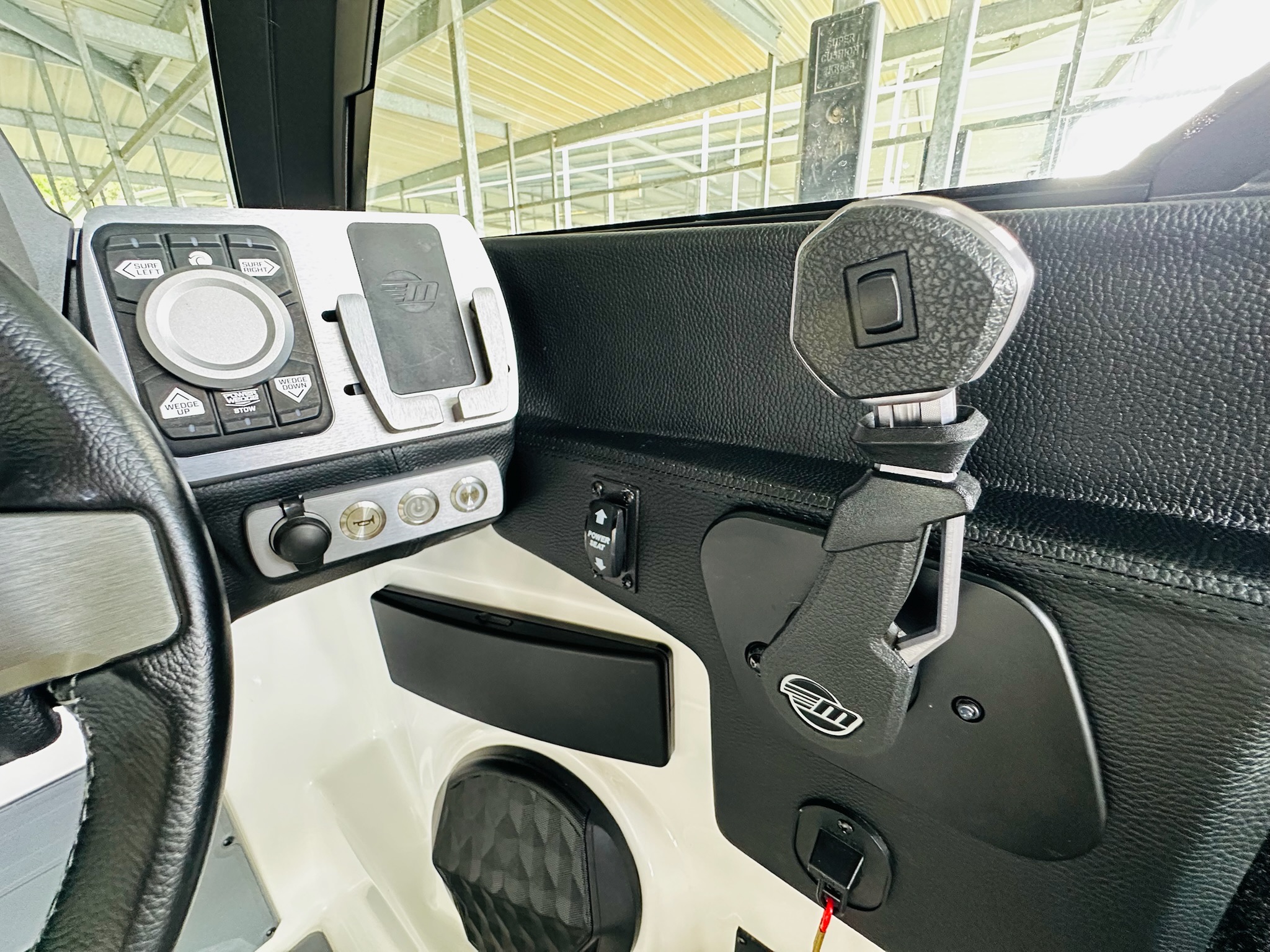 2023 Malibu Boats 25 LSV