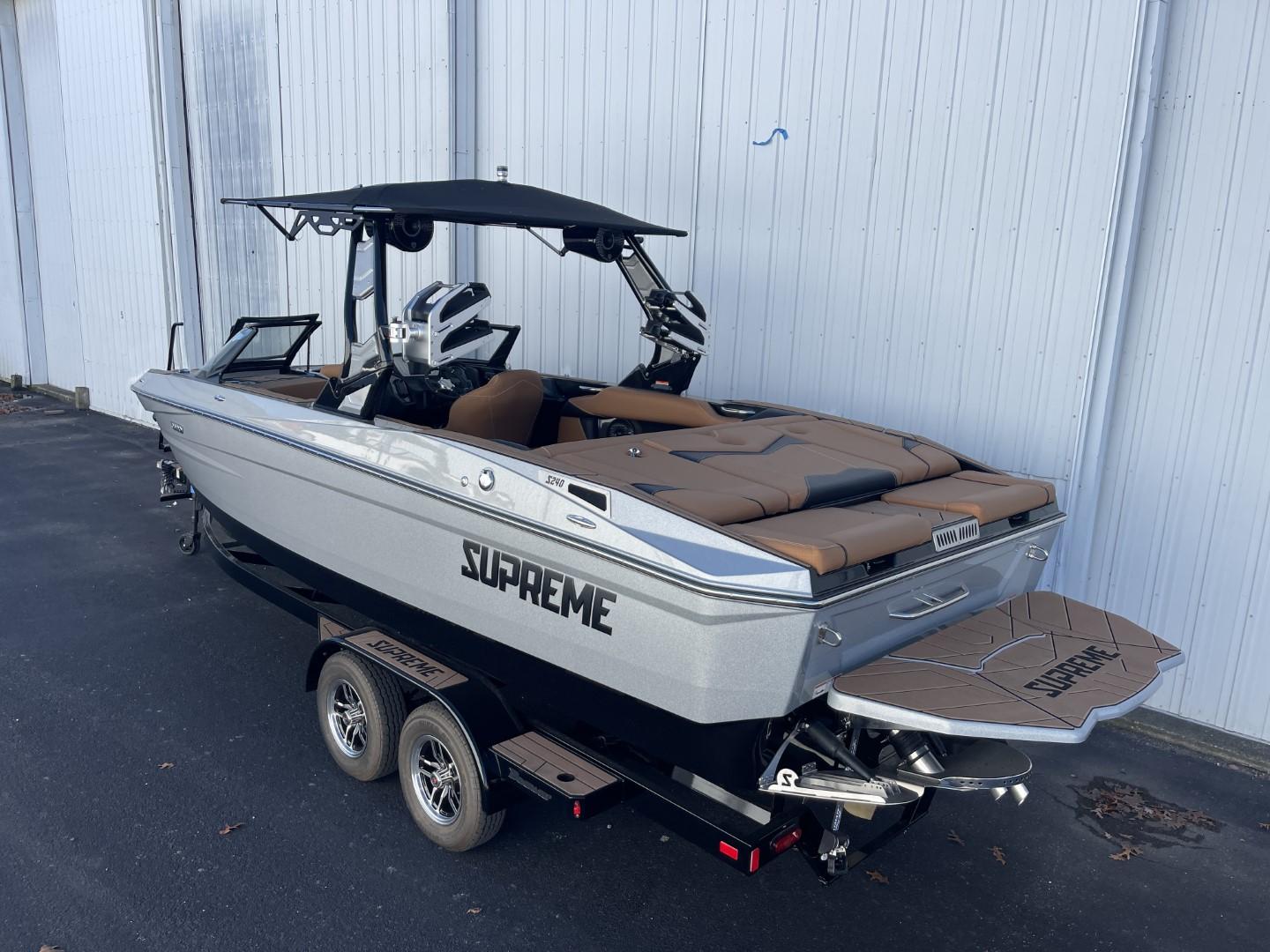 Supreme Boats S240 V-Drive 24 2024