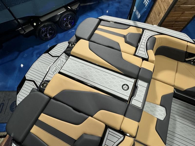 2025 MasterCraft XT22T