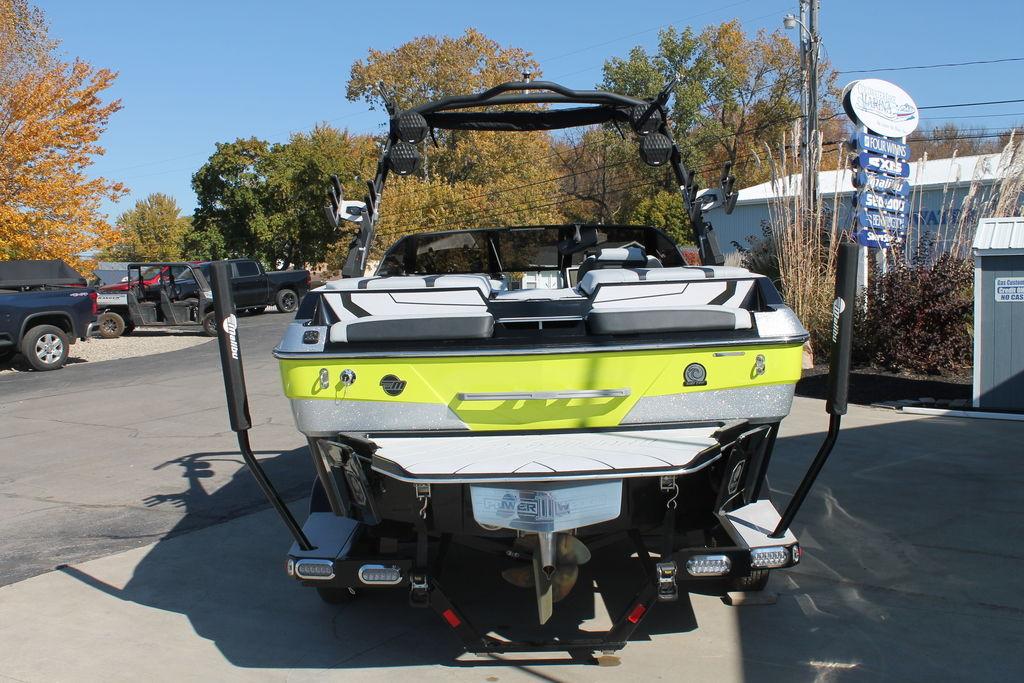 2023 Malibu 22 LSV