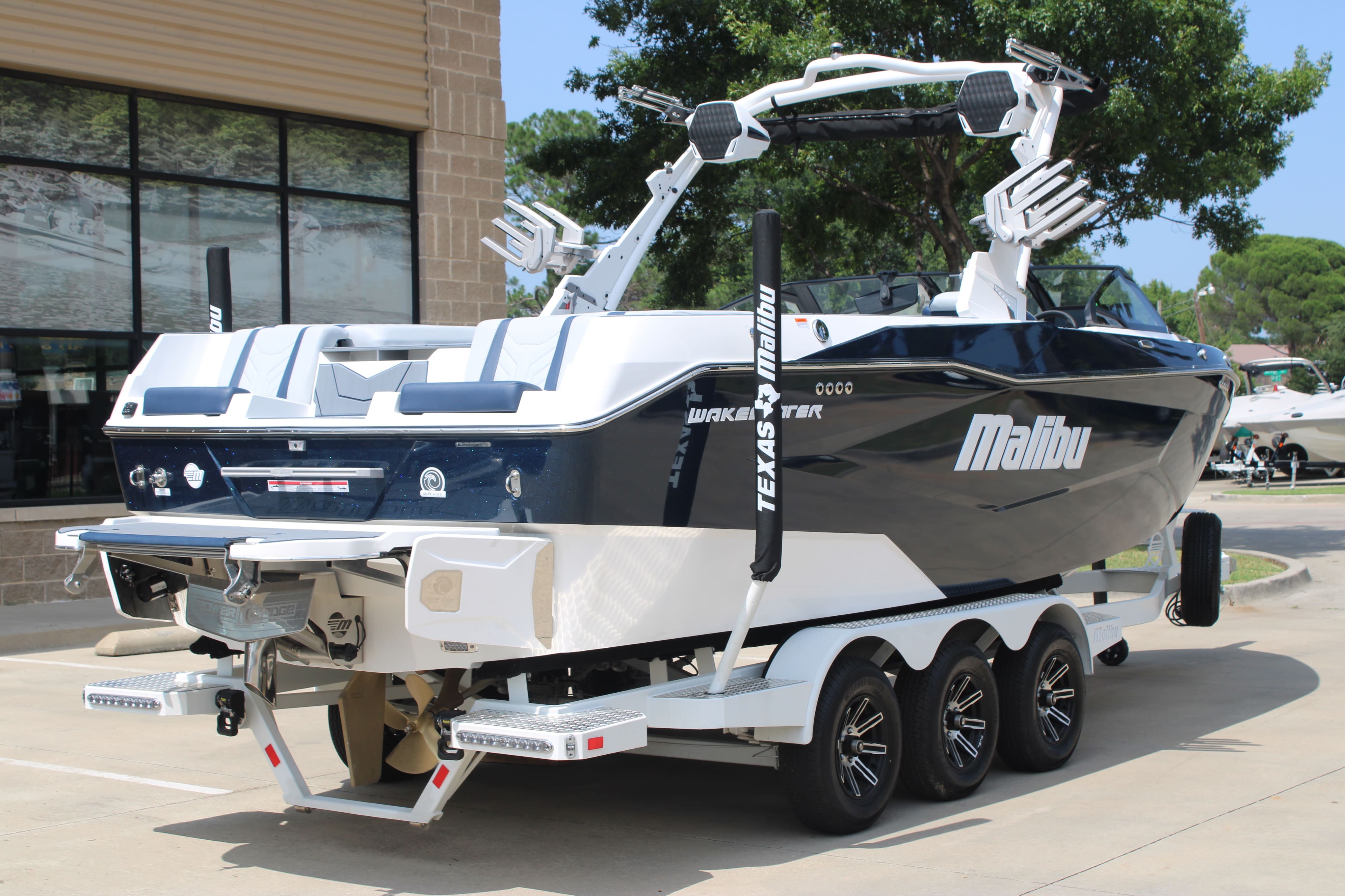 2025 Malibu 25 LSV