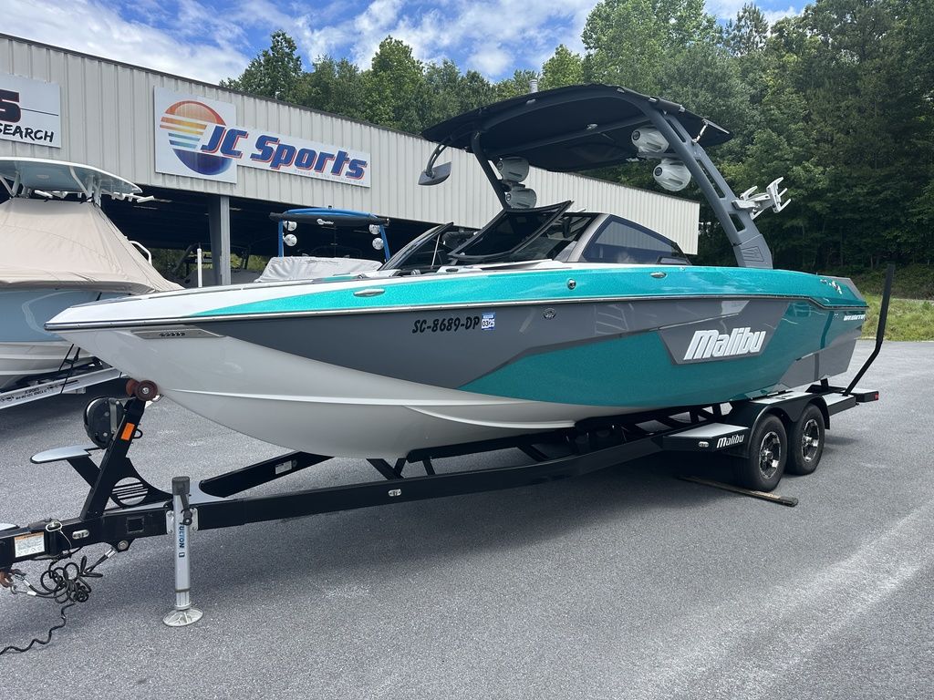 2020 Malibu Boats 25 LSV