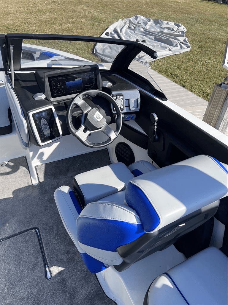2023 Malibu Wakesetter VTX Icon