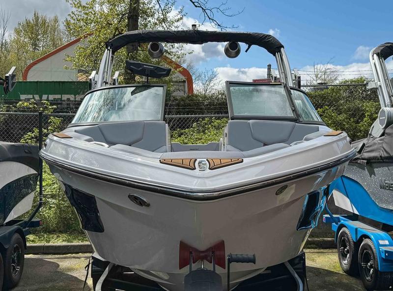 NEW 2024 MasterCraft XT22 T