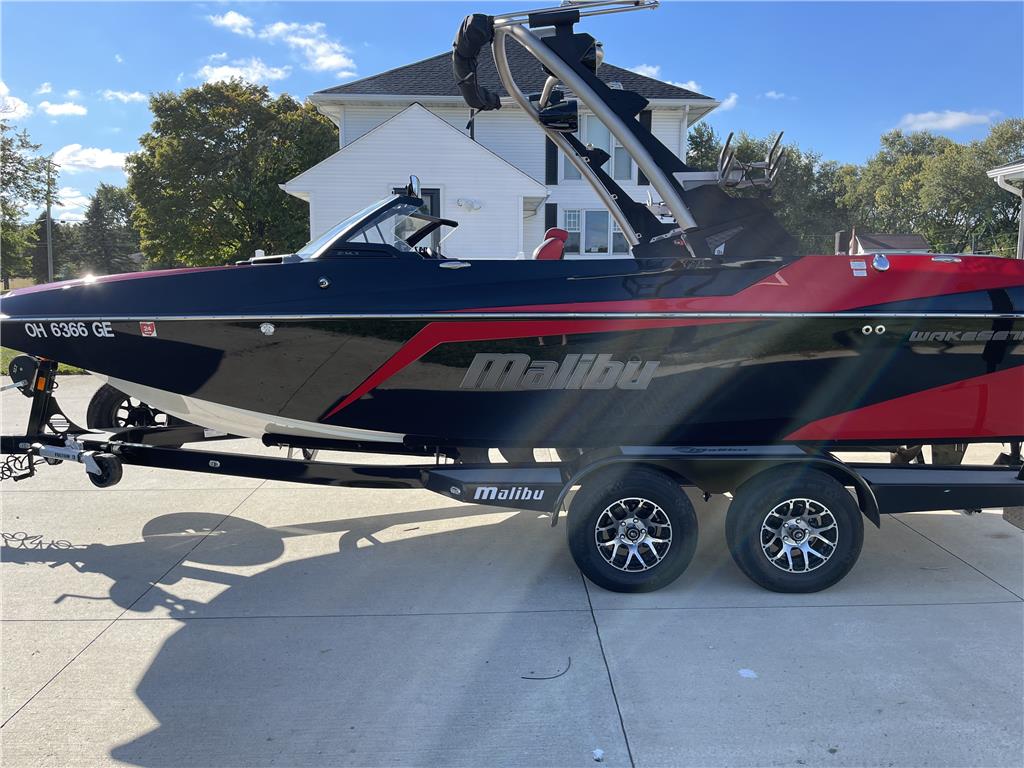 2021 Malibu 21 MLX