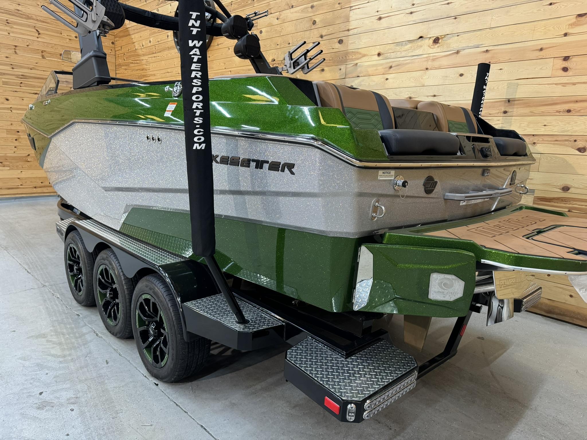 2023 Malibu 25 LSV **LOADED w/ ONLY 50 HOURS** Icon