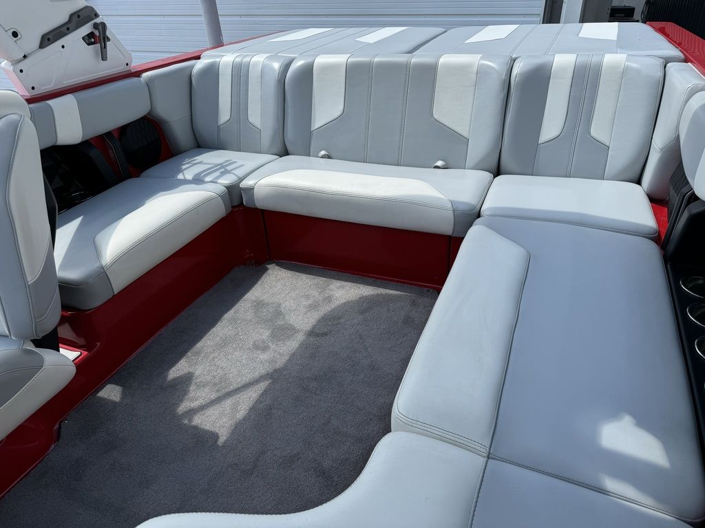 2022 Malibu Boats 21 LX Icon