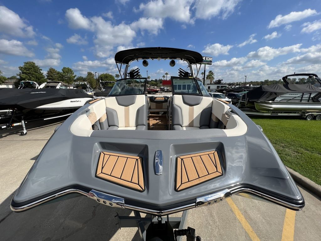 2024 MasterCraft XT22