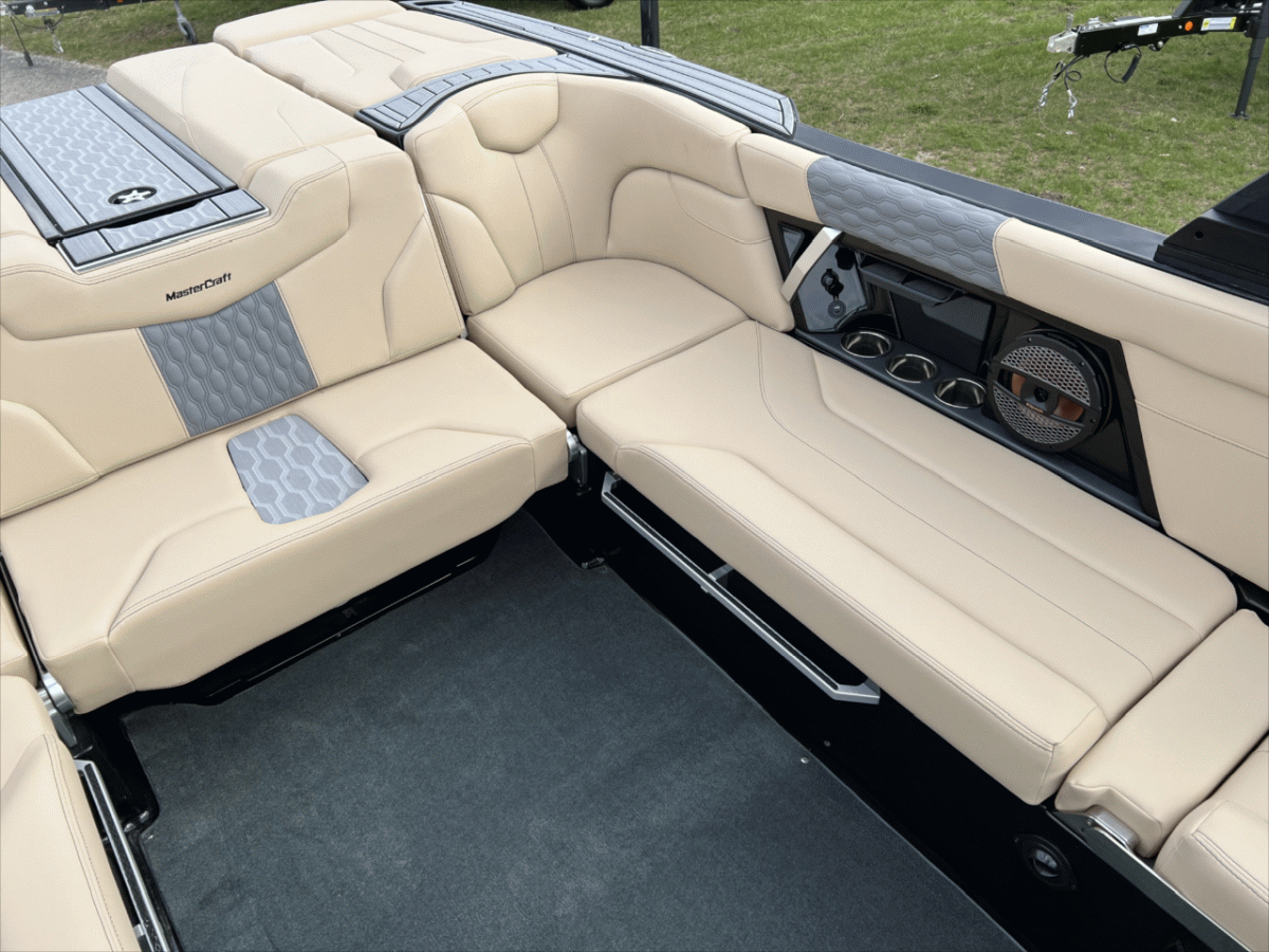2023 MasterCraft XT-24 | 209097
