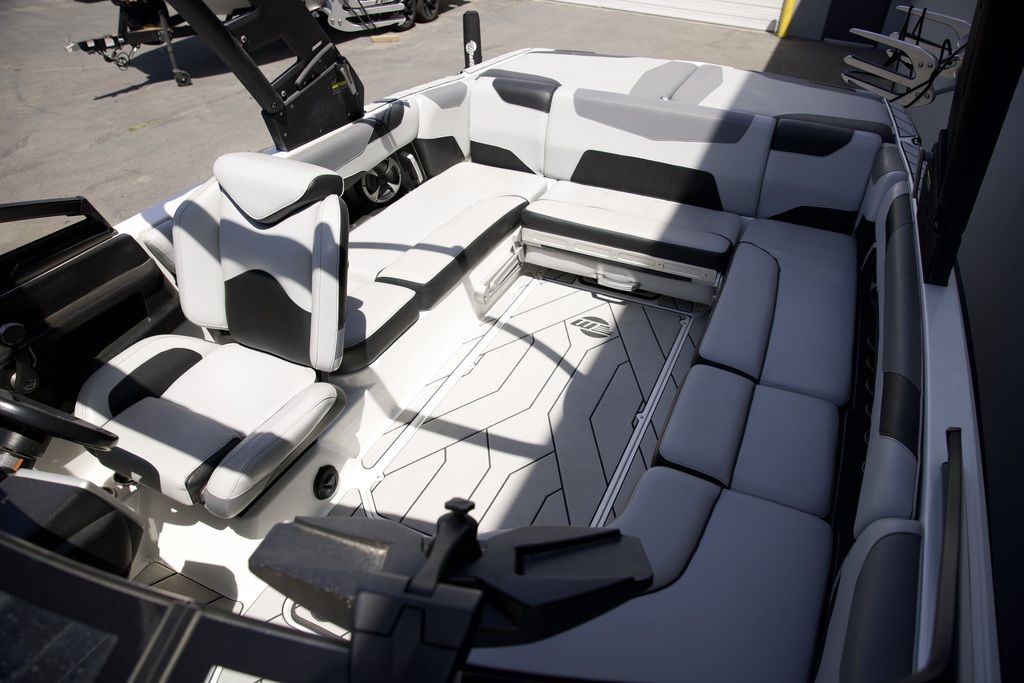 2020 Malibu Boats 23 LSV