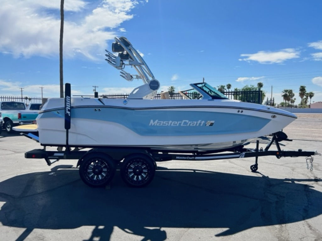 2024 Mastercraft XT20