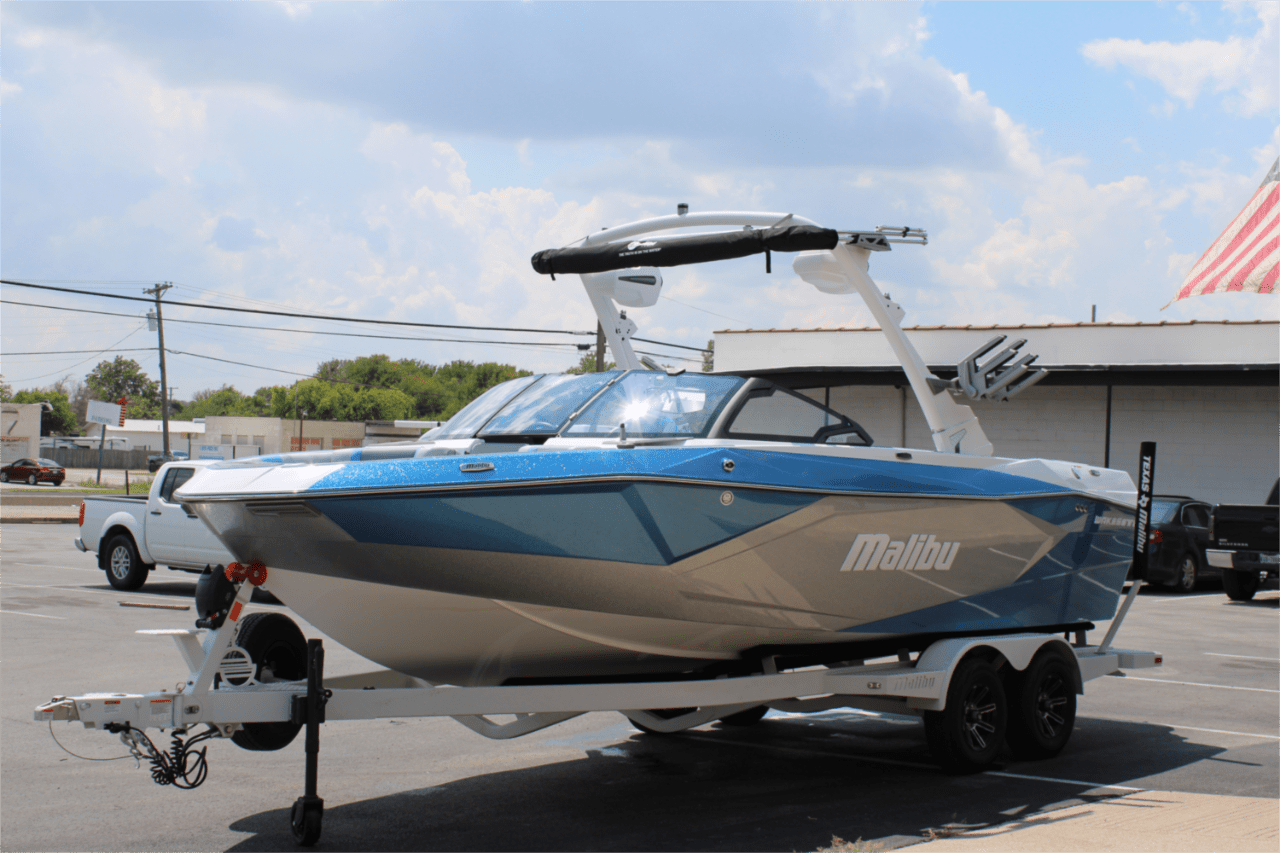 2025 Malibu 23 LSV