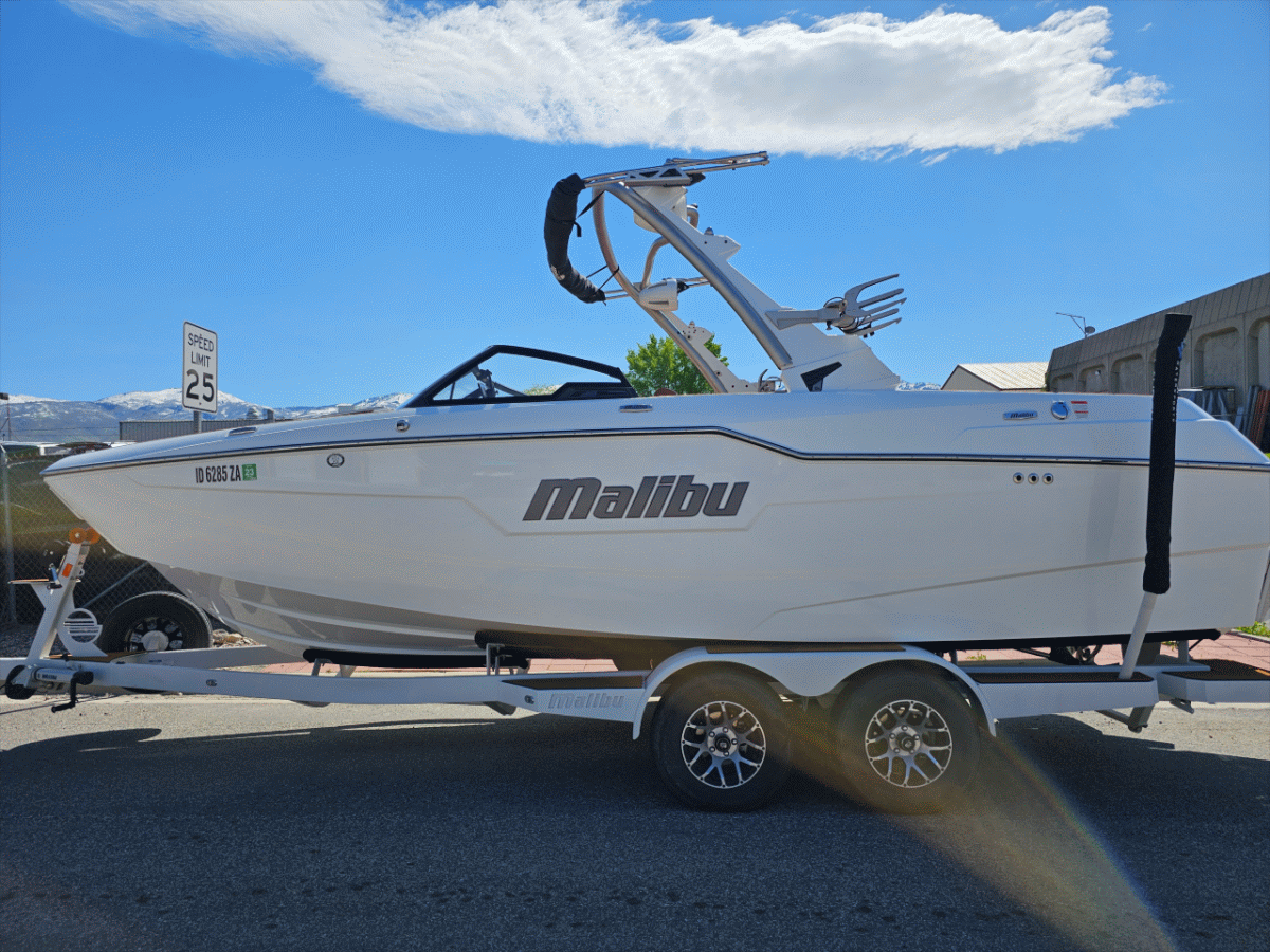 2021 Malibu M220 M6DI engine and upgraded trailer