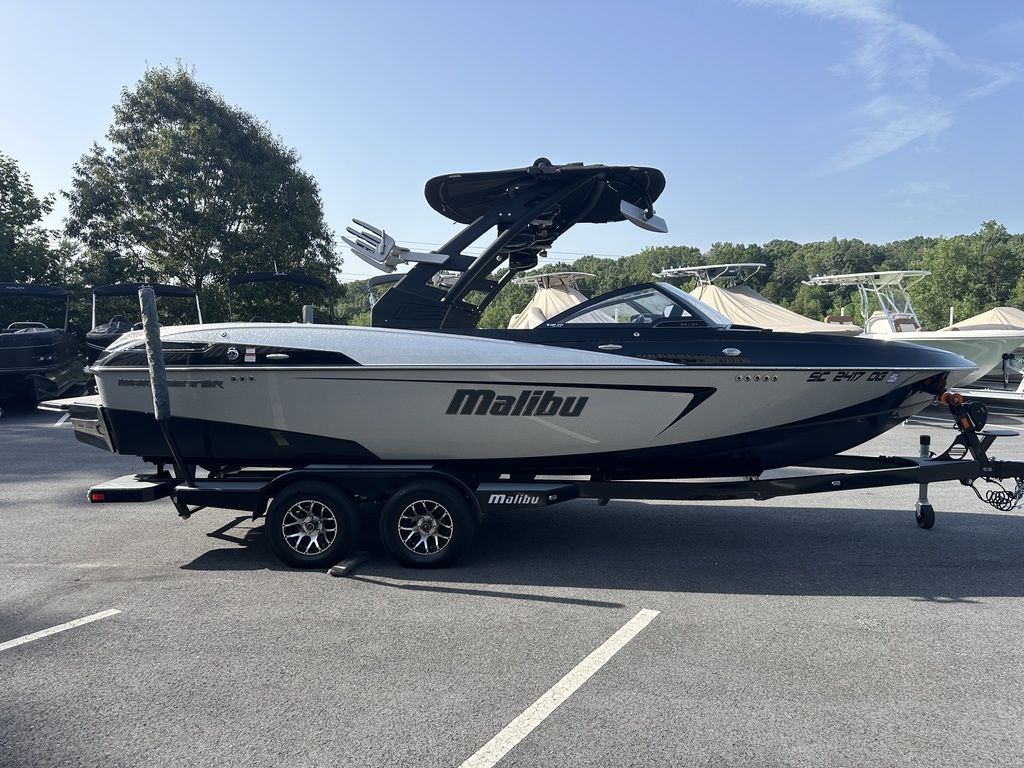 2017 Malibu Boats 23 LSV