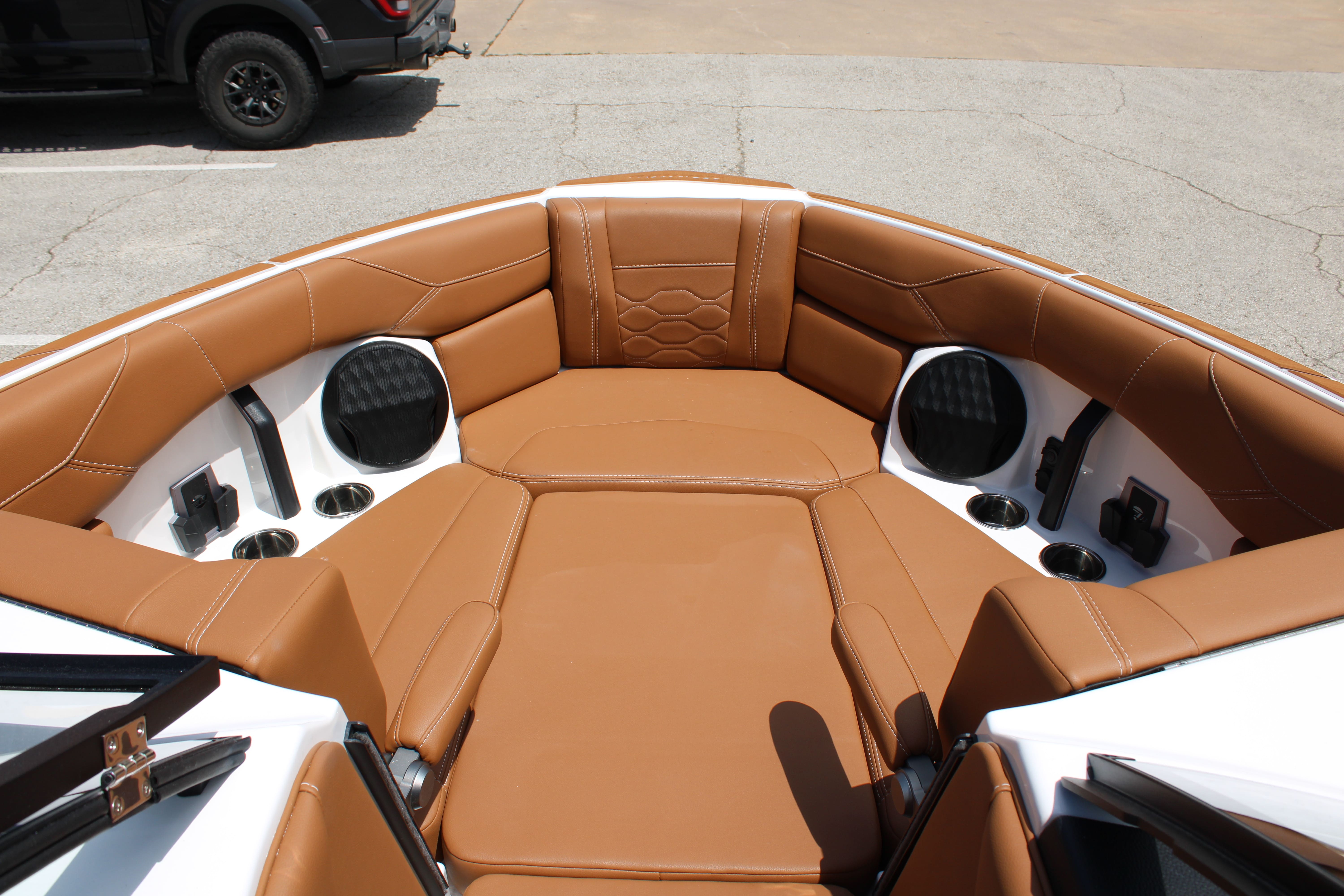 2025 Malibu 23 LSV