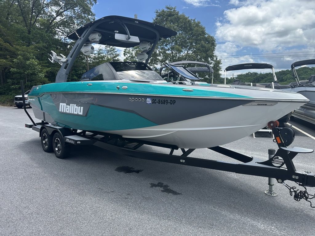 2020 Malibu Boats 25 LSV