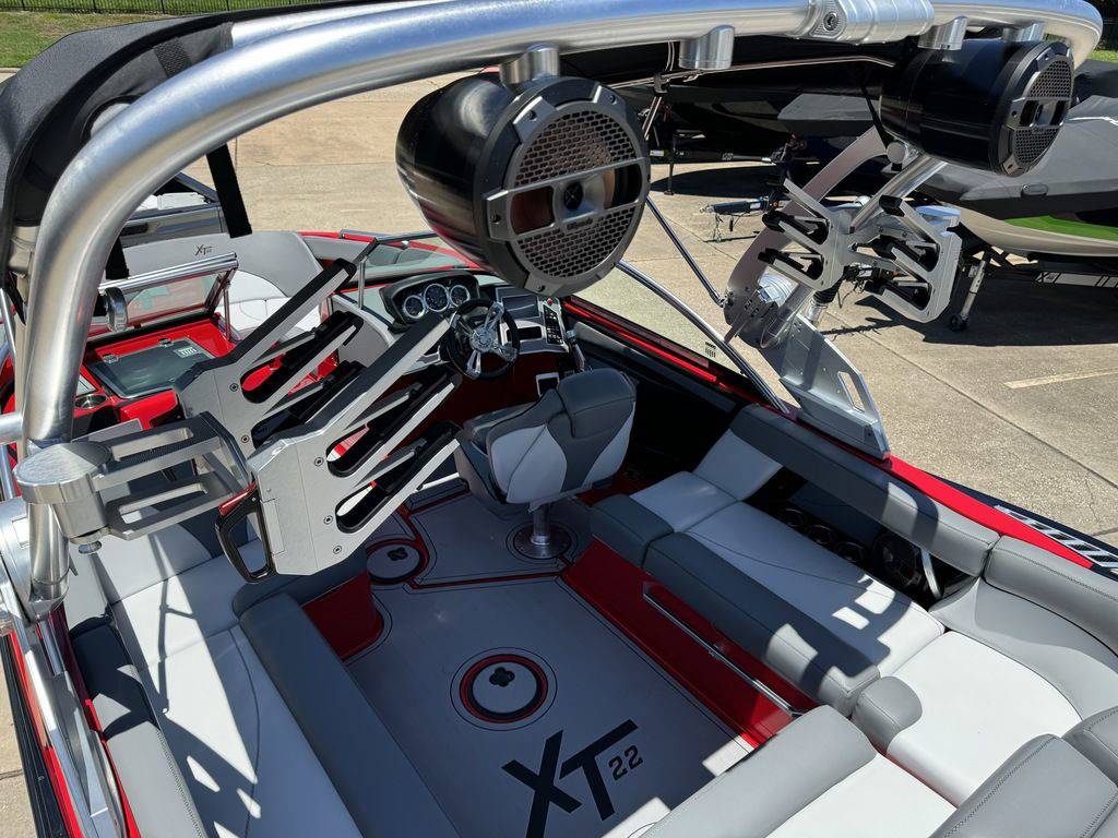 2019 MasterCraft XT22