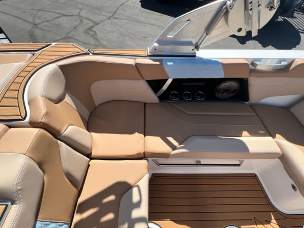 2024 Mastercraft XT20
