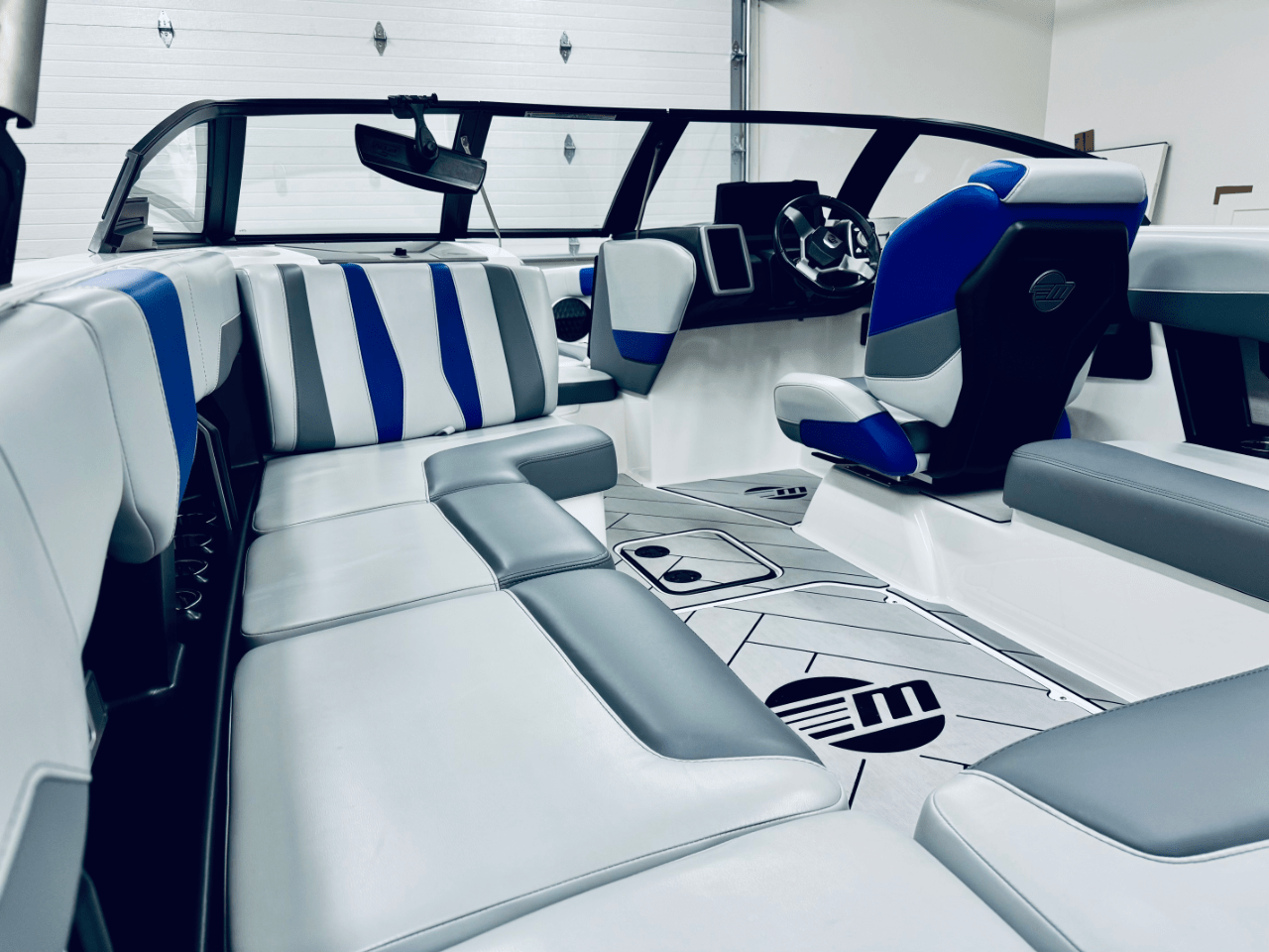 2023 Malibu 22 LSV Icon