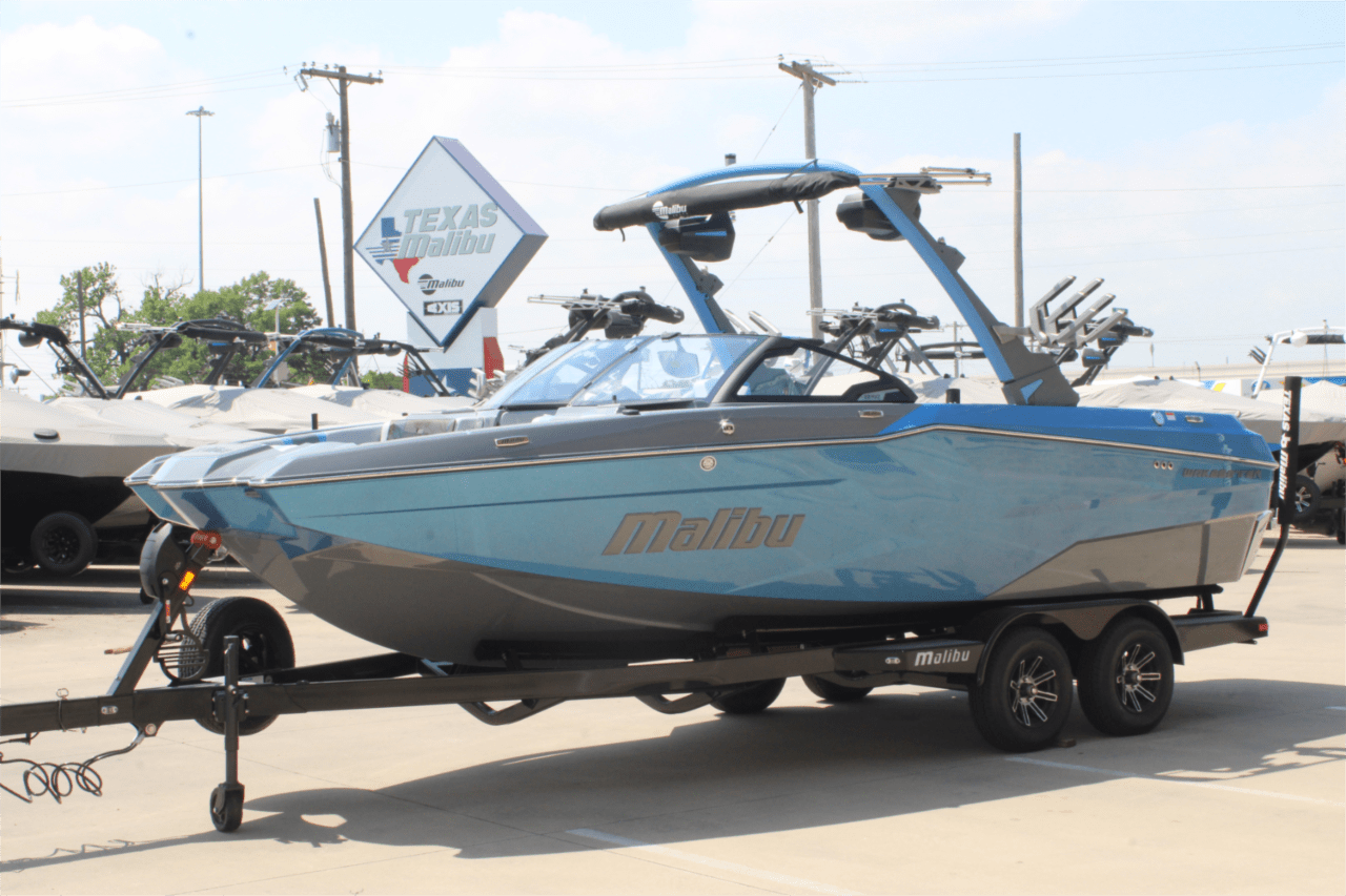 2025 Malibu 22 MXZ Icon