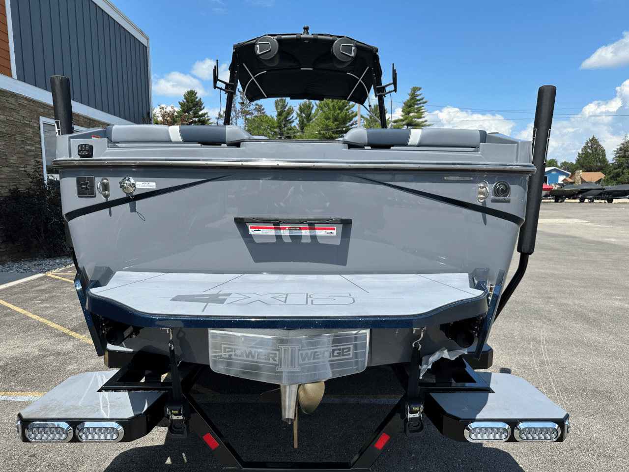 2025 Axis T250