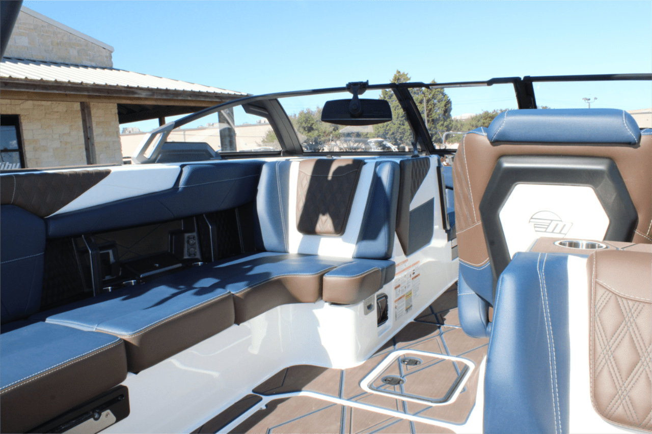 2025 Malibu M242