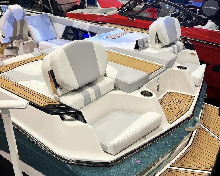 New 2024 MasterCraft XT25