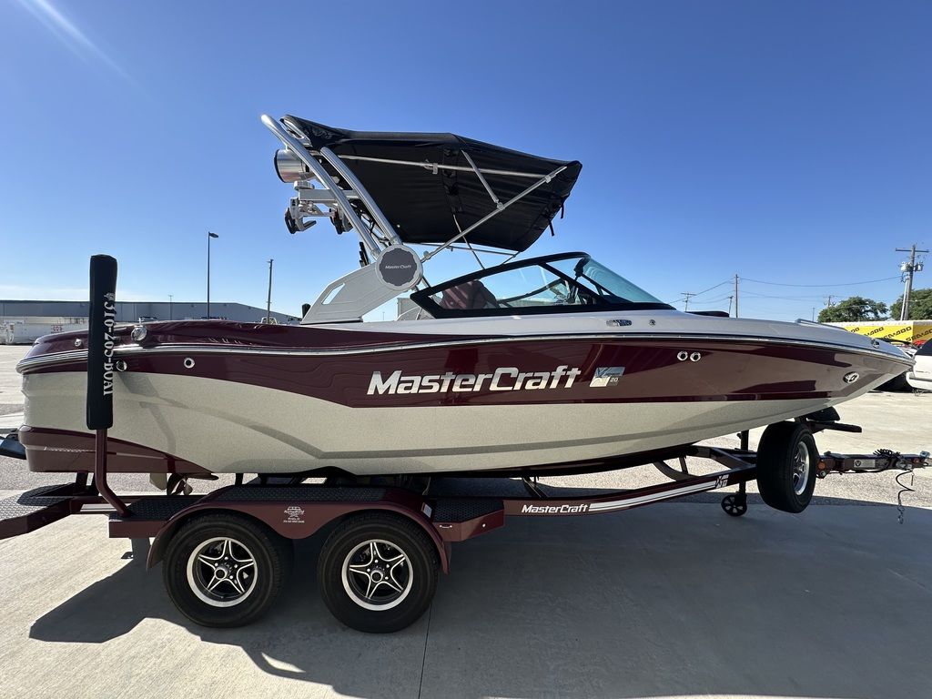 2022 MasterCraft XT20