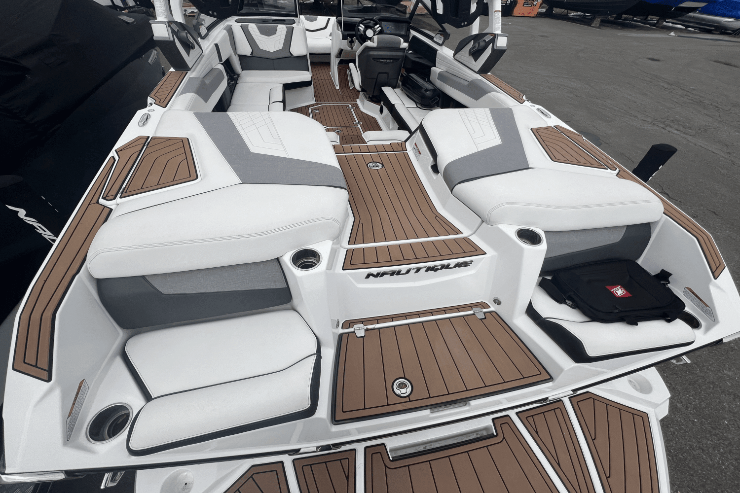 2021 Nautique G23