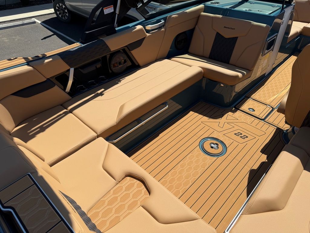 2025 MasterCraft XT22