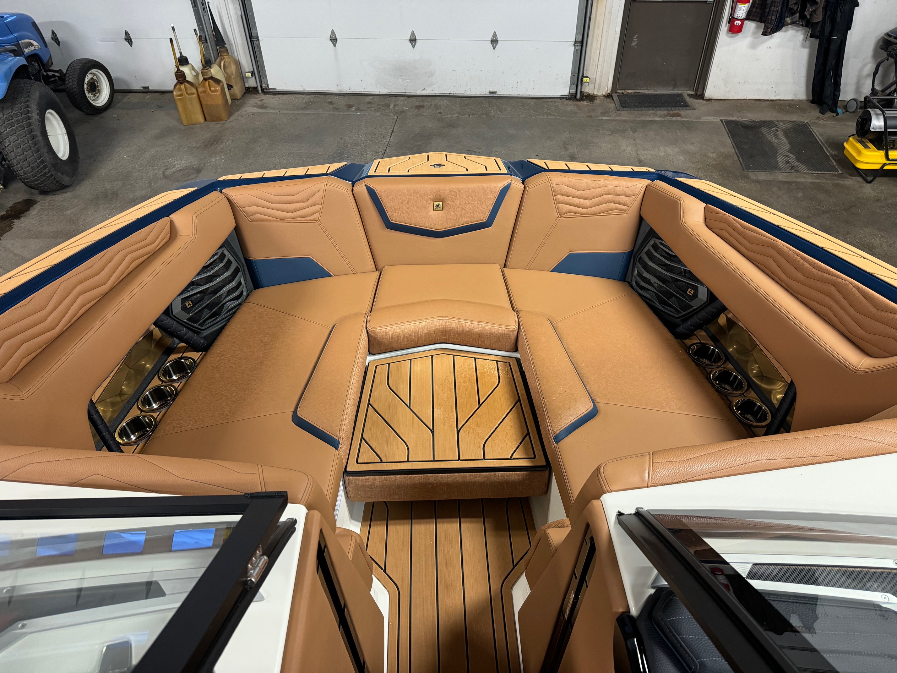 2025 Nautique G23
