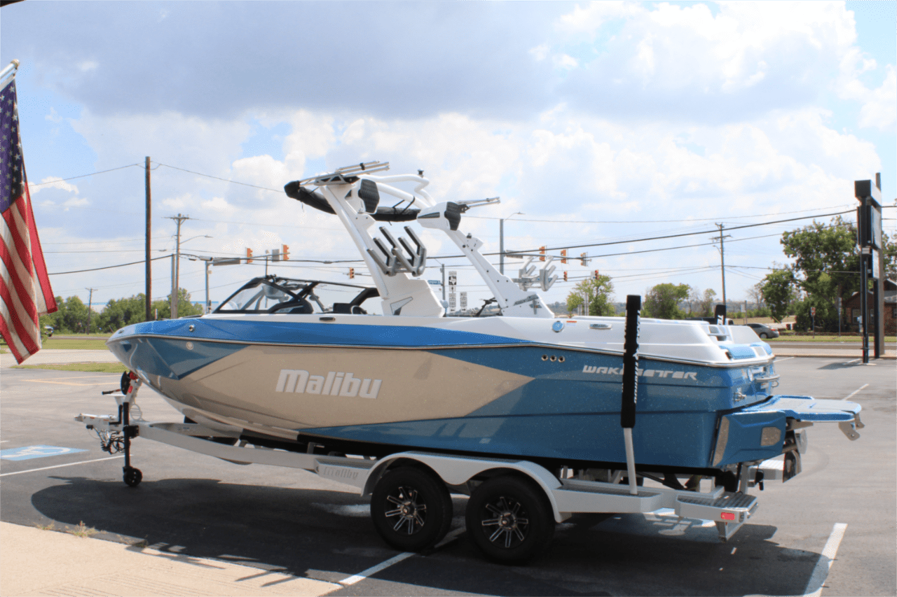 2025 Malibu 23 LSV