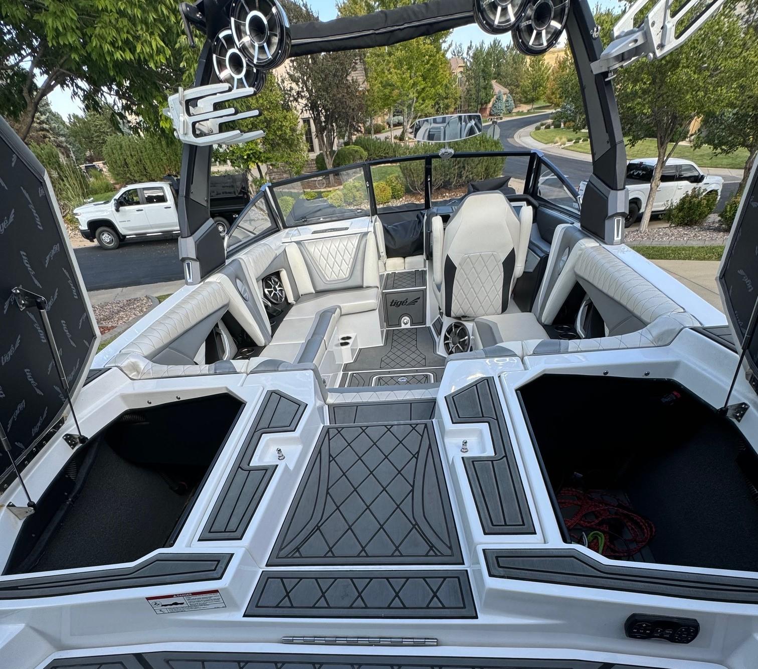 2017 23 ft Tige RZX3 Icon